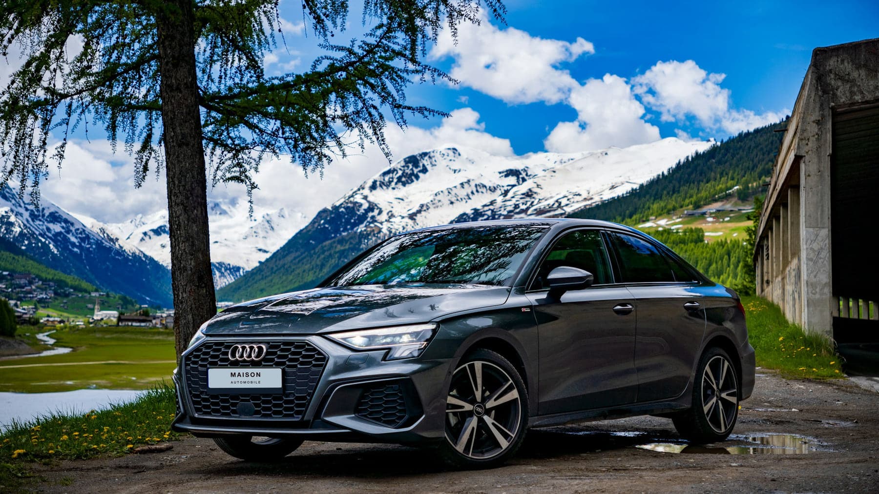 Audi A3 gris, trois quarts avant